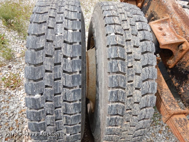 image for item HJ9674 2004 International 4300  truck cab and chassis