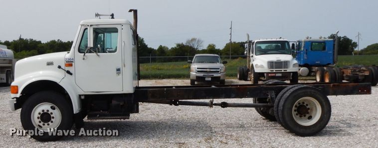image for item HJ9675 2002 International 4900  truck cab and chassis