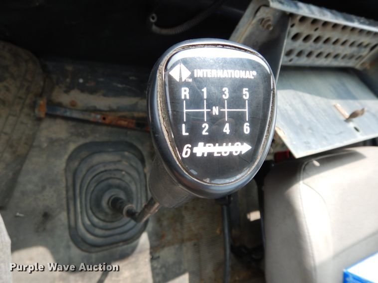 image for item HJ9675 2002 International 4900  truck cab and chassis