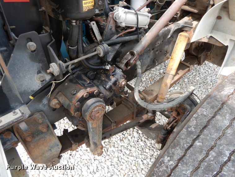 image for item HJ9675 2002 International 4900  truck cab and chassis