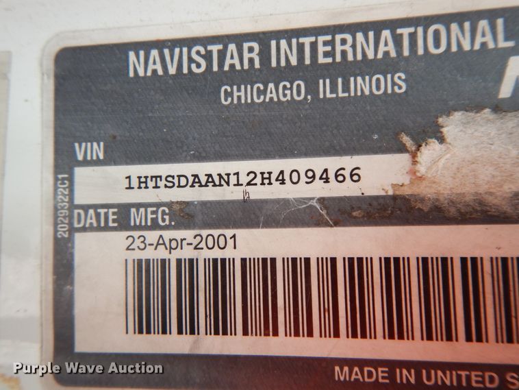 image for item HJ9675 2002 International 4900  truck cab and chassis