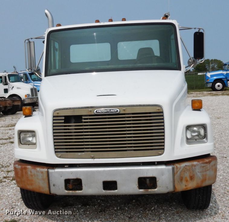 image for item HJ9676 1997 Freightliner FL70  truck cab and chassis