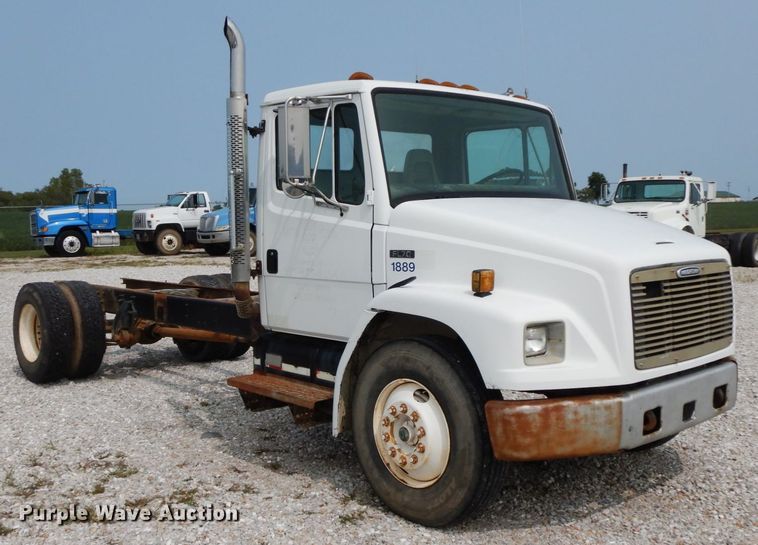 image for item HJ9676 1997 Freightliner FL70  truck cab and chassis