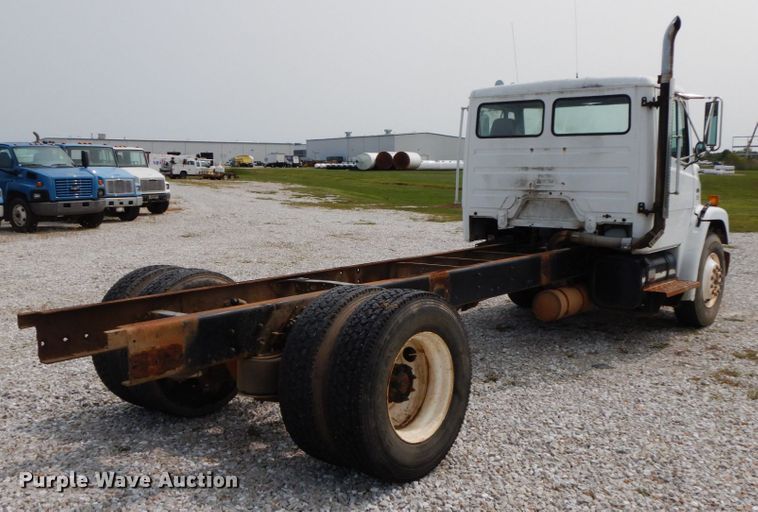 image for item HJ9676 1997 Freightliner FL70  truck cab and chassis