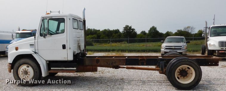 image for item HJ9676 1997 Freightliner FL70  truck cab and chassis