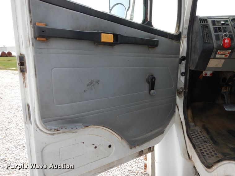 image for item HJ9676 1997 Freightliner FL70  truck cab and chassis