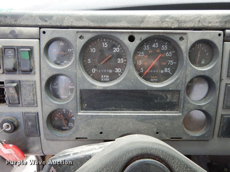 image for item HJ9676 1997 Freightliner FL70  truck cab and chassis