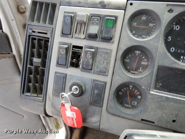 image for item HJ9676 1997 Freightliner FL70  truck cab and chassis