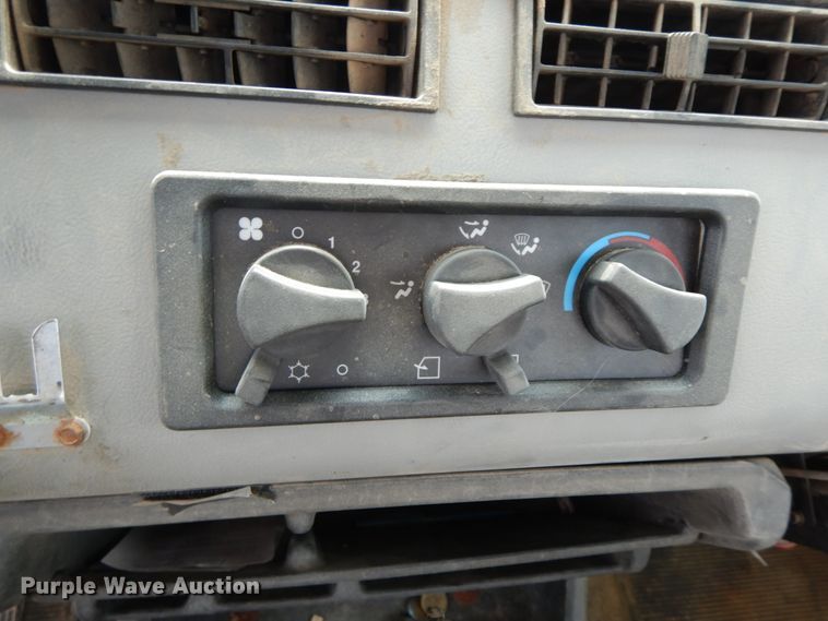 image for item HJ9676 1997 Freightliner FL70  truck cab and chassis