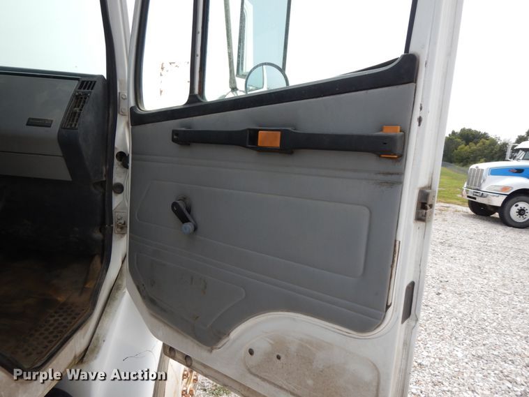 image for item HJ9676 1997 Freightliner FL70  truck cab and chassis