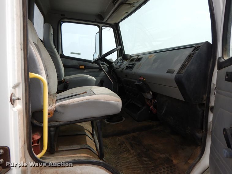 image for item HJ9676 1997 Freightliner FL70  truck cab and chassis