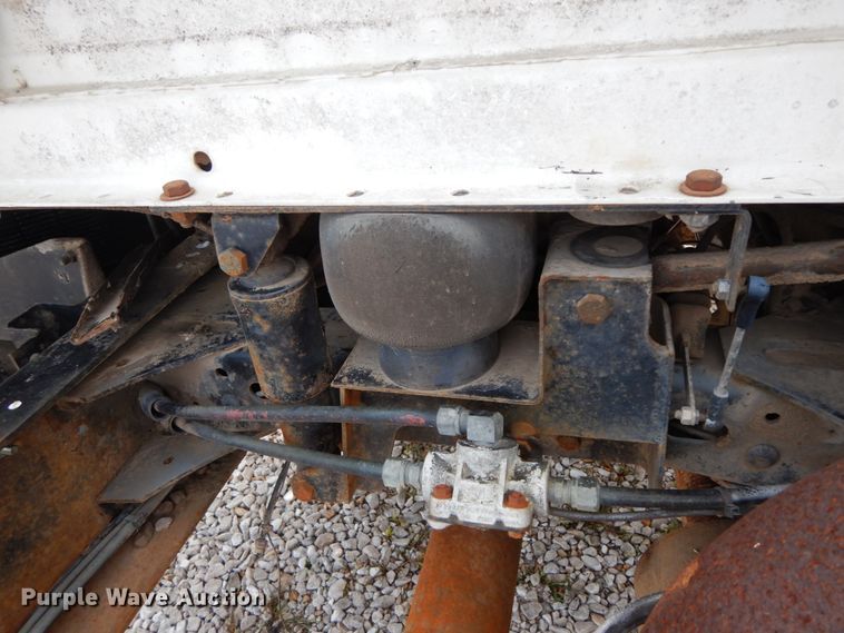 image for item HJ9676 1997 Freightliner FL70  truck cab and chassis