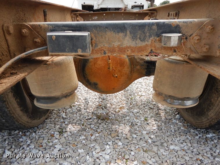 image for item HJ9676 1997 Freightliner FL70  truck cab and chassis