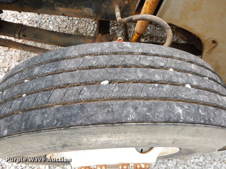 image for item HJ9676 1997 Freightliner FL70  truck cab and chassis