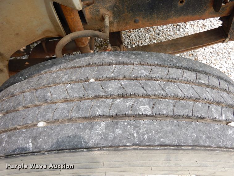 image for item HJ9676 1997 Freightliner FL70  truck cab and chassis