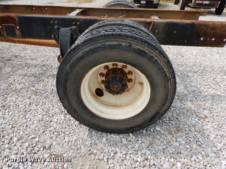 image for item HJ9676 1997 Freightliner FL70  truck cab and chassis