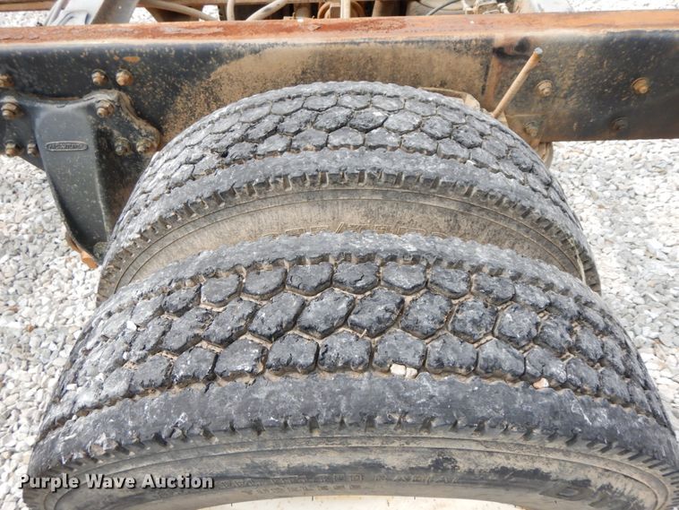 image for item HJ9676 1997 Freightliner FL70  truck cab and chassis