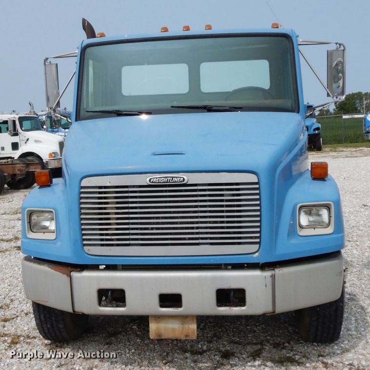 image for item HJ9677 2002 Freightliner FL70  truck cab and chassis