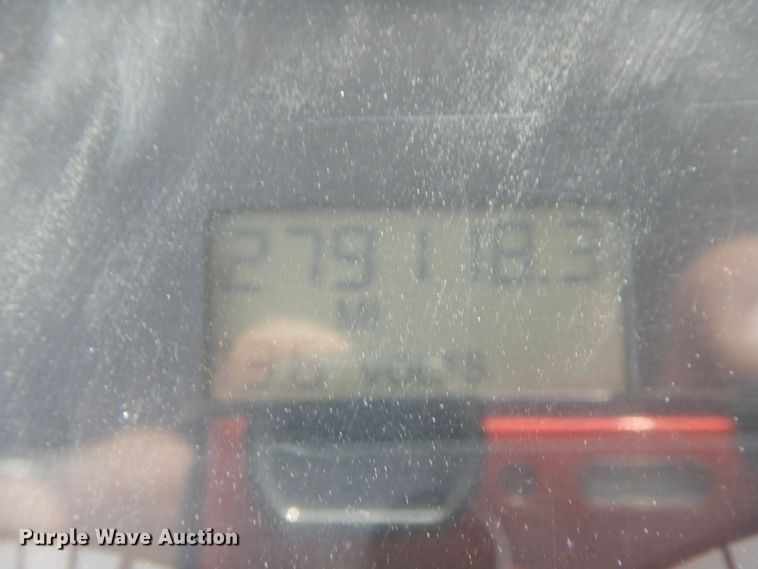 image for item HJ9677 2002 Freightliner FL70  truck cab and chassis