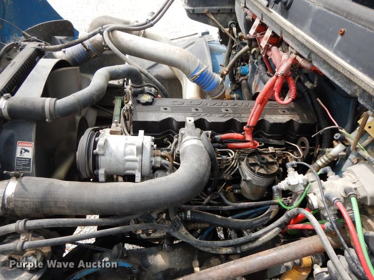 image for item HJ9677 2002 Freightliner FL70  truck cab and chassis