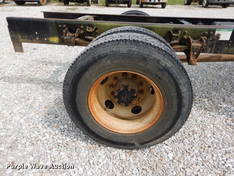 image for item HJ9677 2002 Freightliner FL70  truck cab and chassis