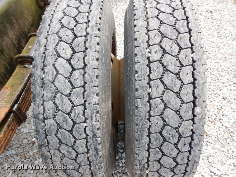 image for item HJ9677 2002 Freightliner FL70  truck cab and chassis