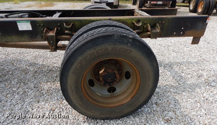 image for item HJ9677 2002 Freightliner FL70  truck cab and chassis