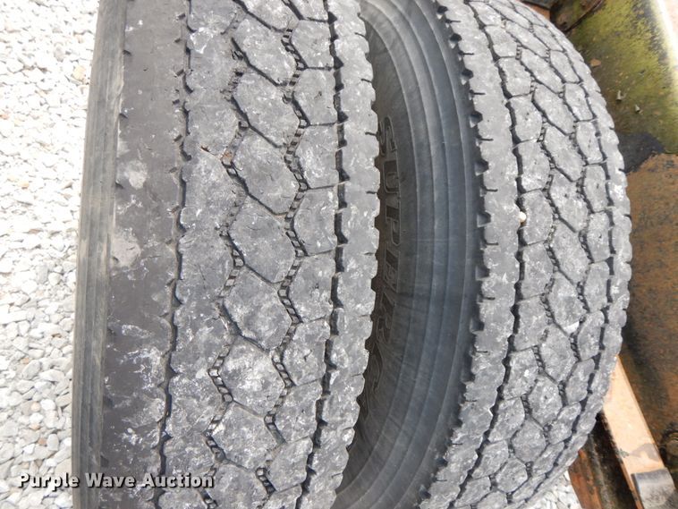 image for item HJ9677 2002 Freightliner FL70  truck cab and chassis