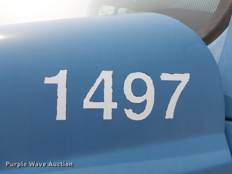 image for item HJ9677 2002 Freightliner FL70  truck cab and chassis