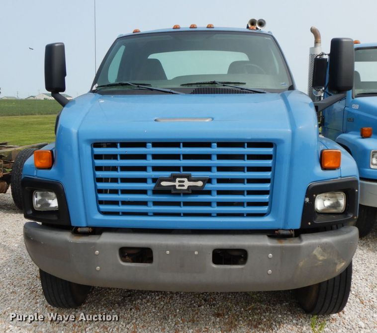 image for item HJ9678 2008 Chevrolet C8500  truck cab and chassis