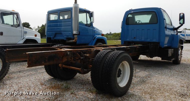 image for item HJ9678 2008 Chevrolet C8500  truck cab and chassis