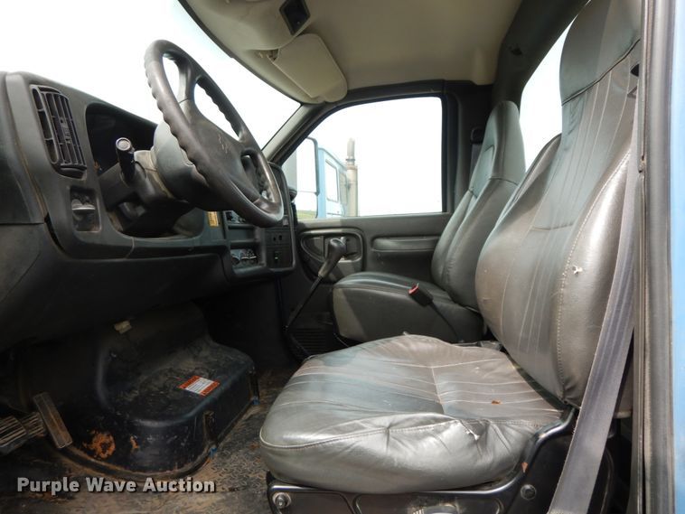 image for item HJ9678 2008 Chevrolet C8500  truck cab and chassis