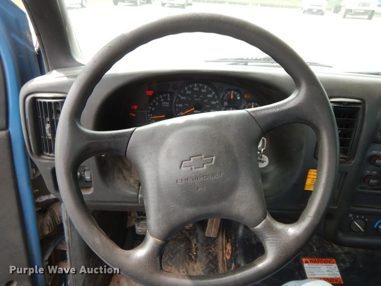 image for item HJ9678 2008 Chevrolet C8500  truck cab and chassis