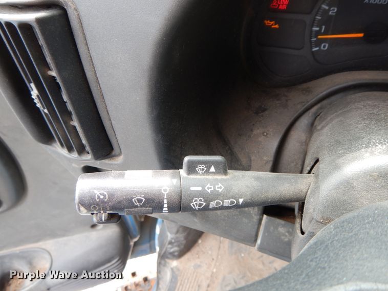 image for item HJ9678 2008 Chevrolet C8500  truck cab and chassis