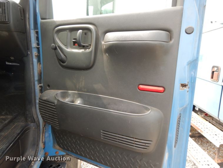 image for item HJ9678 2008 Chevrolet C8500  truck cab and chassis