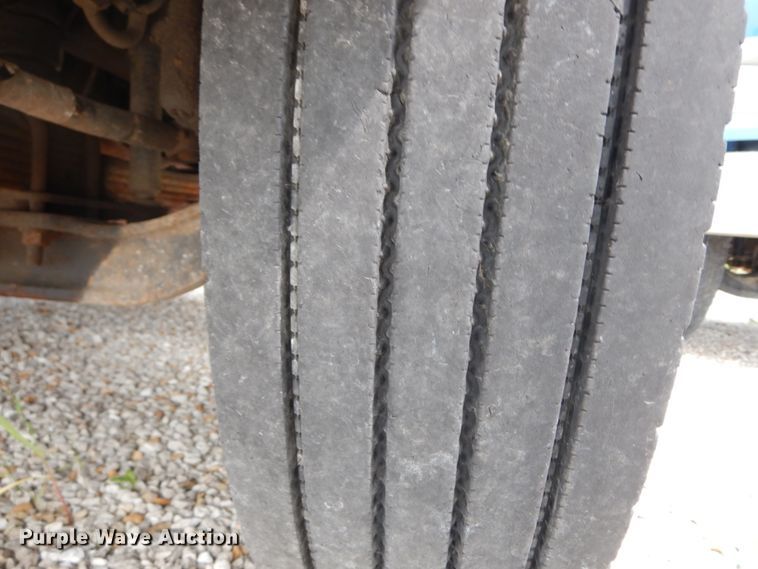 image for item HJ9678 2008 Chevrolet C8500  truck cab and chassis