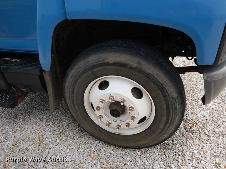 image for item HJ9678 2008 Chevrolet C8500  truck cab and chassis