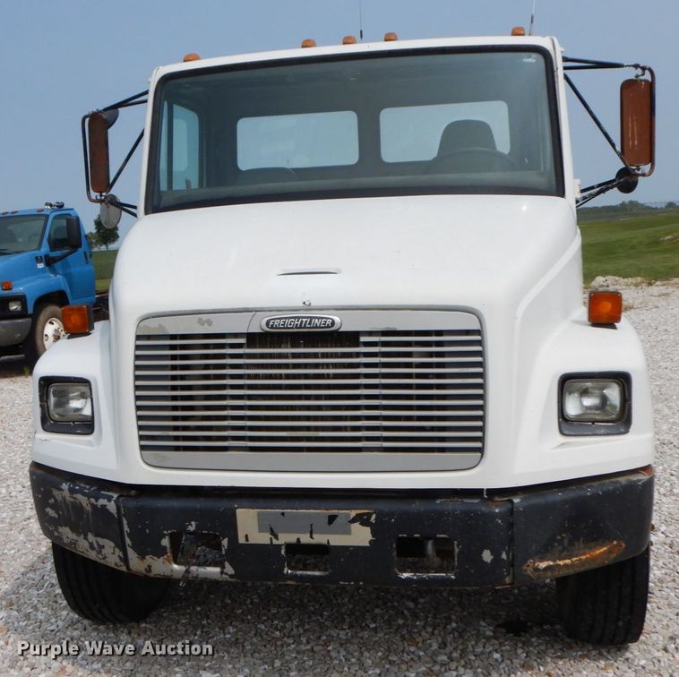 image for item HJ9679 2001 Freightliner FL70  truck cab and chassis