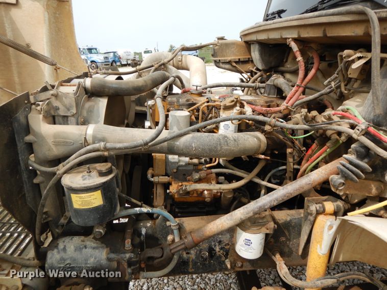 image for item HJ9679 2001 Freightliner FL70  truck cab and chassis