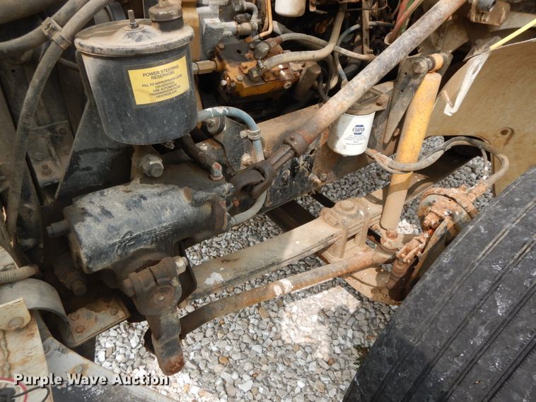 image for item HJ9679 2001 Freightliner FL70  truck cab and chassis