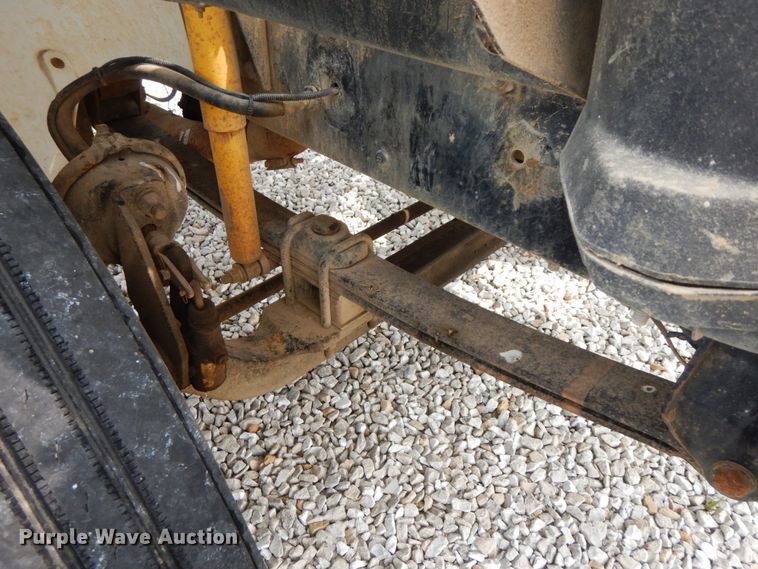 image for item HJ9679 2001 Freightliner FL70  truck cab and chassis