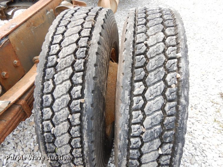 image for item HJ9679 2001 Freightliner FL70  truck cab and chassis