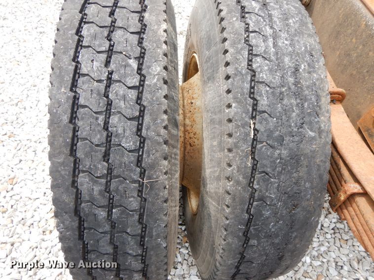 image for item HJ9679 2001 Freightliner FL70  truck cab and chassis