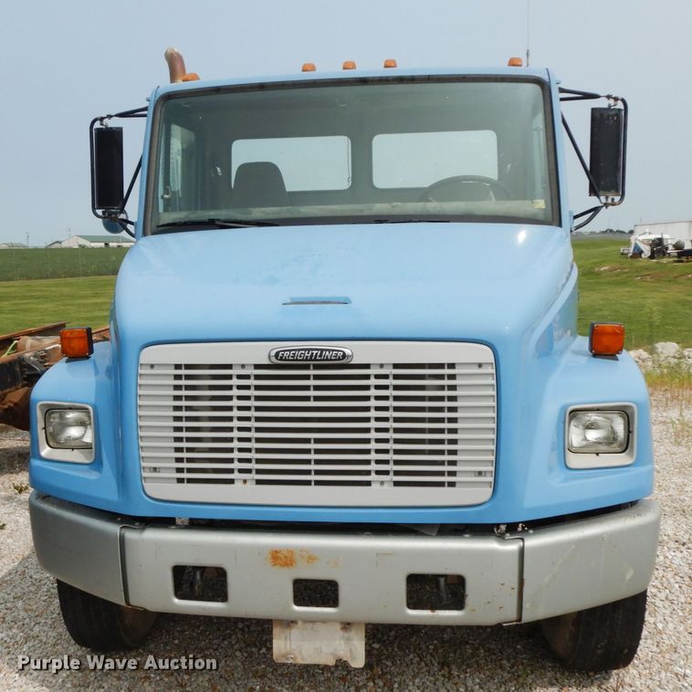 image for item HJ9680 2000 Freightliner FL70  truck cab and chassis