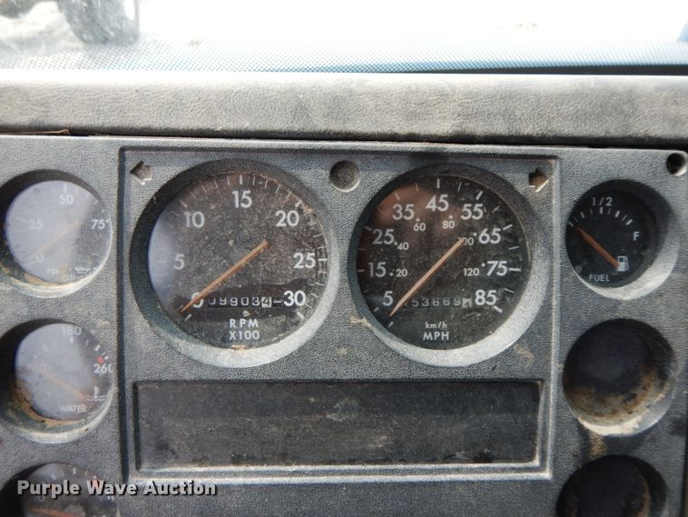 image for item HJ9680 2000 Freightliner FL70  truck cab and chassis