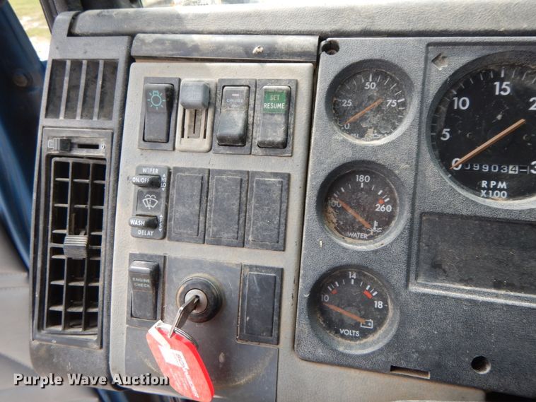 image for item HJ9680 2000 Freightliner FL70  truck cab and chassis