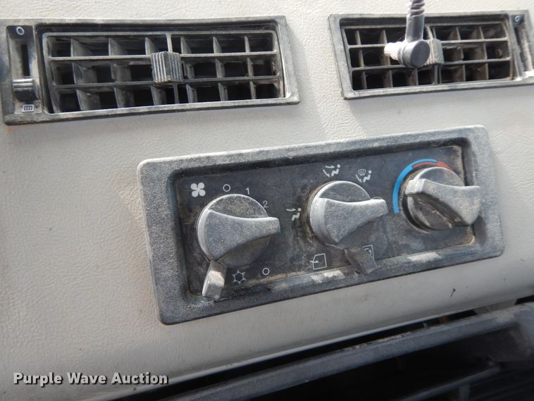 image for item HJ9680 2000 Freightliner FL70  truck cab and chassis