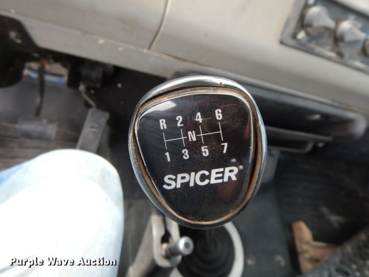 image for item HJ9680 2000 Freightliner FL70  truck cab and chassis