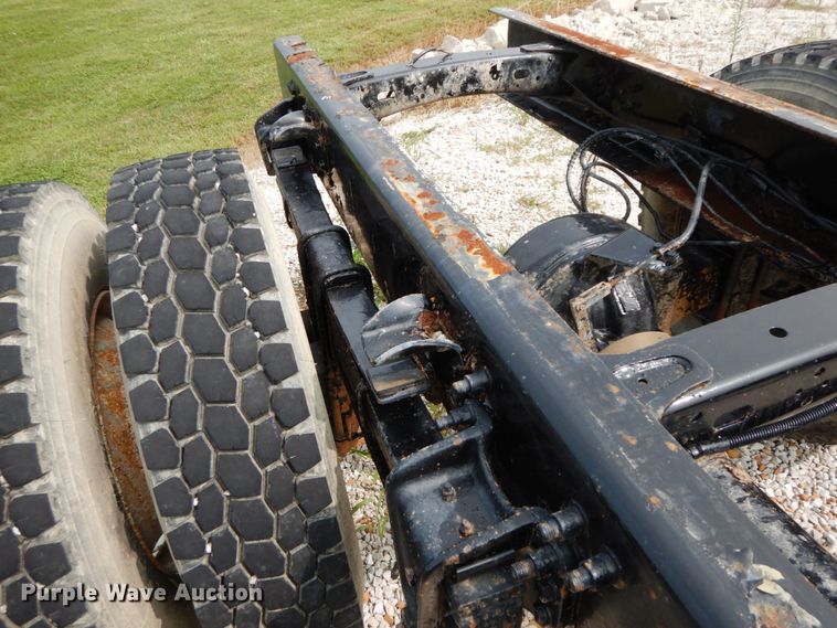 image for item HJ9680 2000 Freightliner FL70  truck cab and chassis