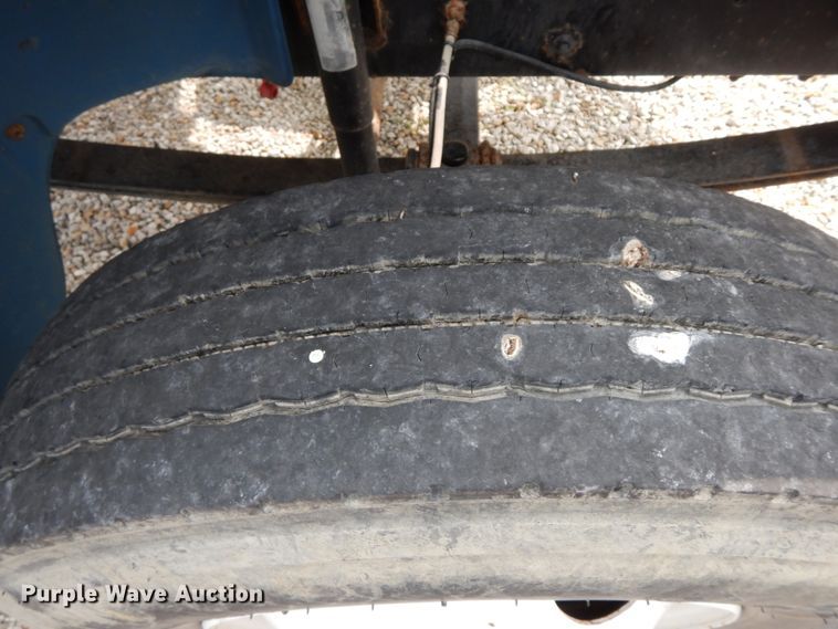 image for item HJ9680 2000 Freightliner FL70  truck cab and chassis